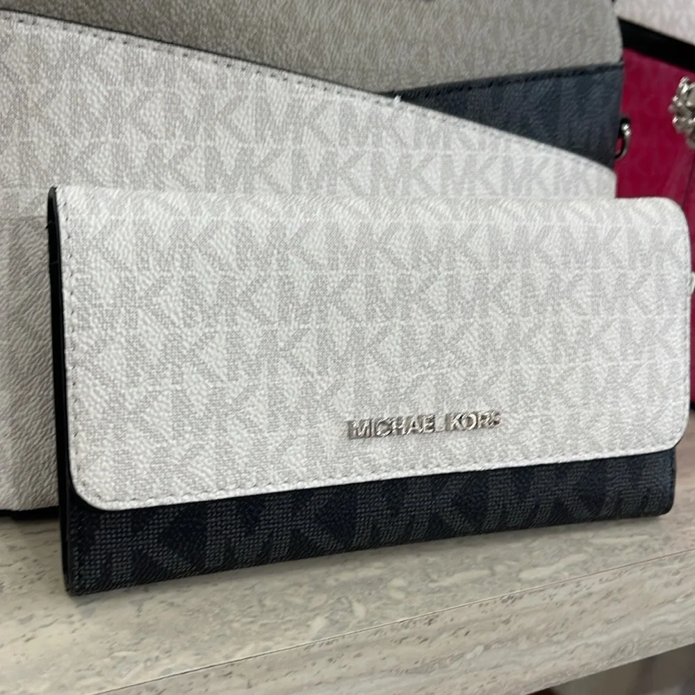 Michael Kors Jet Set Travel Signature Logo Tri-Fold Wallet OPWHT MULTI NWT